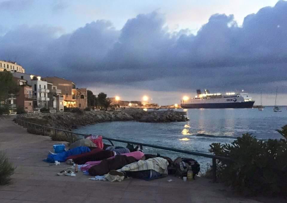 corsetourisme's tweet photo. "Le tourisme fait vivre la Corse. Vous feriez quoi sans les touristes ?"

Et bien déjà, ça serait moins moche. http://t.co/cMguJAHyXd