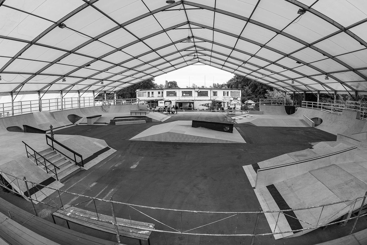 #MPBFW schedule, first international guest announced and new #fashiontemple is now online! bit.ly/1Iee0vT