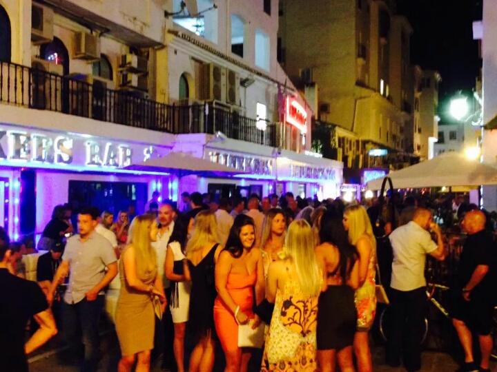 nickgarland01's tweet photo. It's that time again #the take over pre party @LinekersPBanus followed on by the official take over @TIBUMarbella http://t.co/BwILyJizum