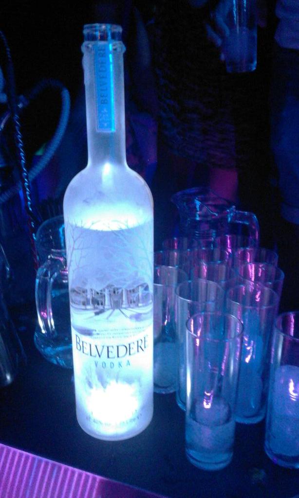 nickgarland01's tweet photo. It's that time again #the take over pre party @LinekersPBanus followed on by the official take over @TIBUMarbella http://t.co/BwILyJizum