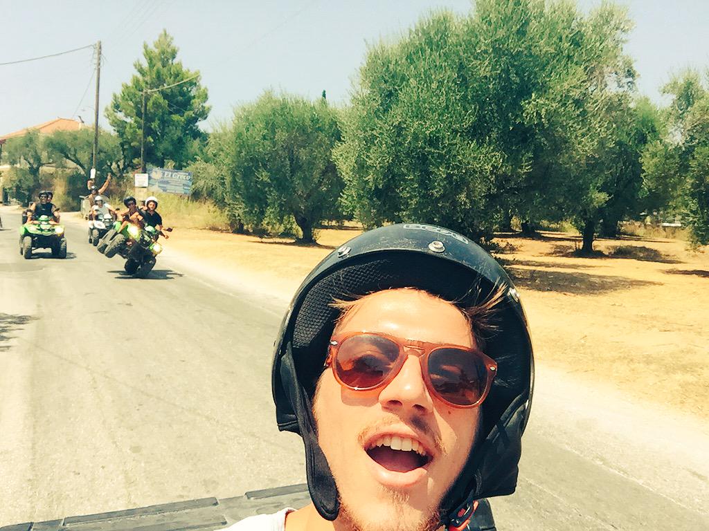 filo_zammarchi's tweet photo. Un film 🎬 #libertà #addiritturasudueruote #zante #partytrip #lemonade #quad @GASSS14 @GodoliL http://t.co/i6BXf6xTJg