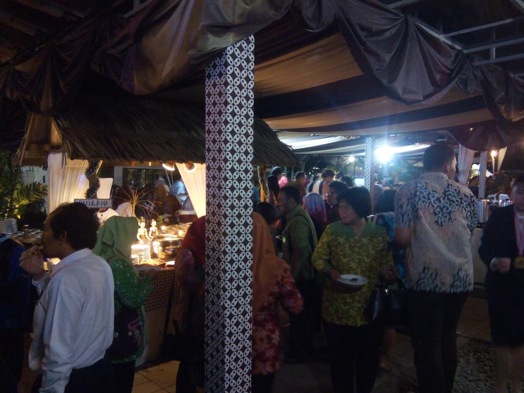 infoioaa2015's tweet photo. Please enjoy your meal :) #IOAA2015 http://t.co/lU3ayVfEuH