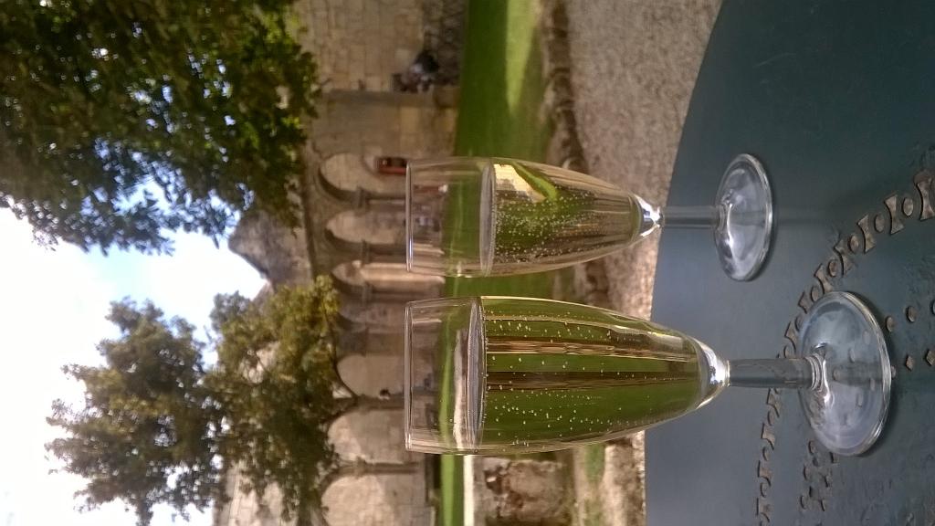 Moreguest's tweet photo. Crémant @saint_emilion http://t.co/wo4E6SAsjA