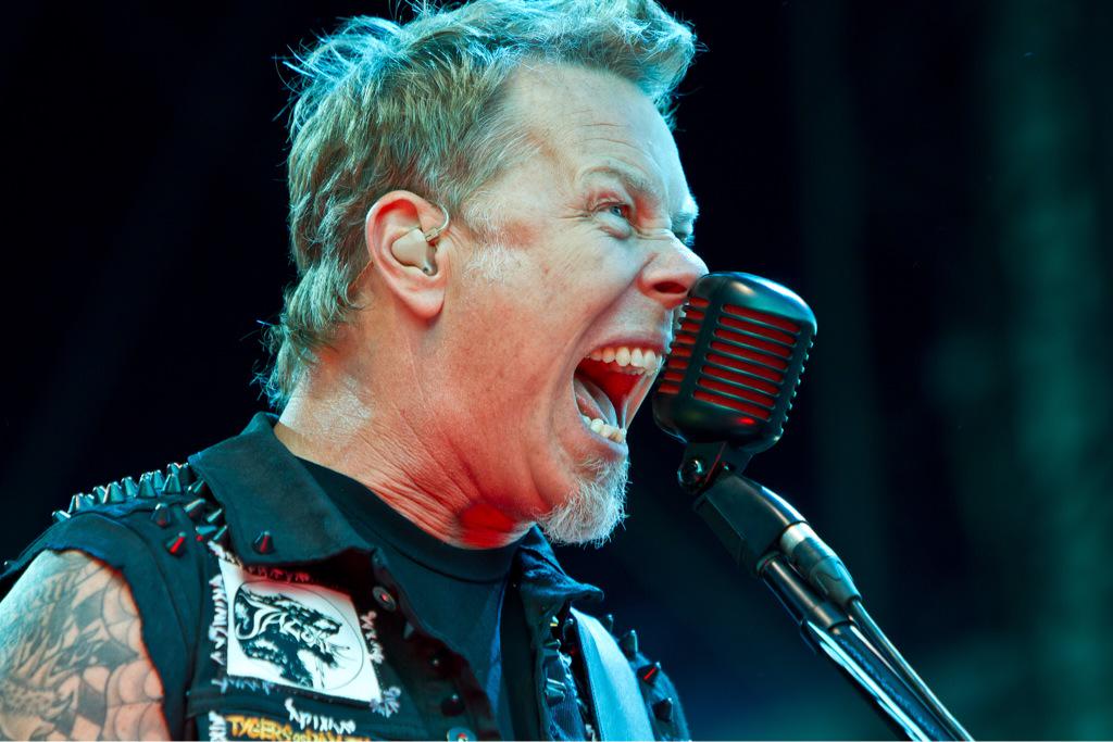 Happy fuckin birthday to the awesome James Hetfield        