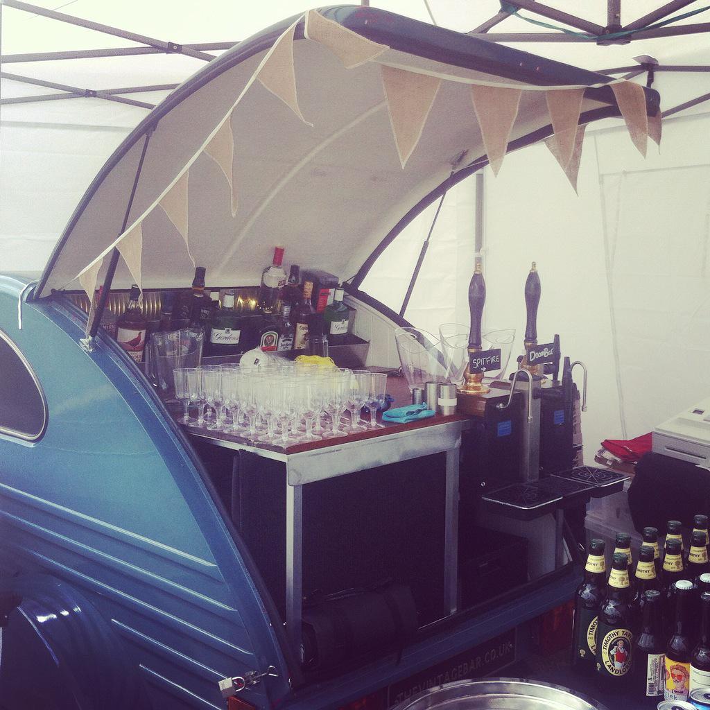 TheVintageBar's tweet photo. Busy wknd with our #vintage #teardrop #bar! @DoomBarBeer #Spitfire #Becksvier &amp; @thatchers_cider #wedding #mobilebar http://t.co/yORHKN9qzS