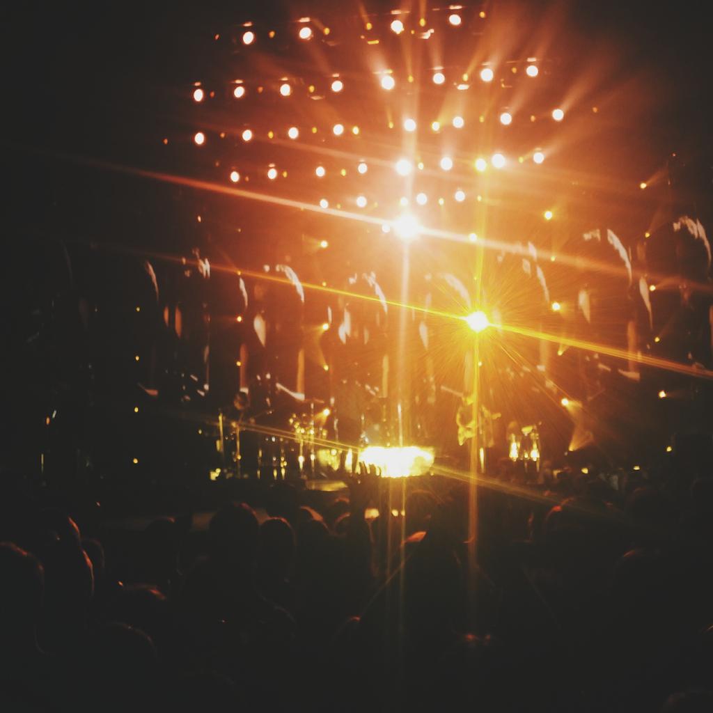 ConnorsKacey's tweet photo. I can't get over how much I love the photos my #samsunggalaxys5 took and edited with #vscocam of @Imaginedragons http://t.co/cg08d0cWjG