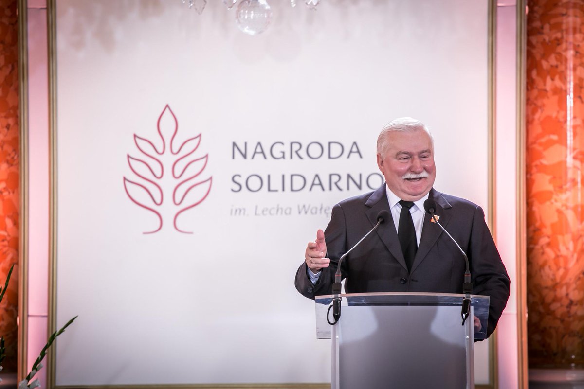 MSZ_RP's tweet photo. Dzień przed galą #NagrodaSolidarności Lech #Wałęsa o nagrodzie i dziedzictwie #Solidarność http://t.co/EuSbFuRLEg http://t.co/6aoE3UZdFn