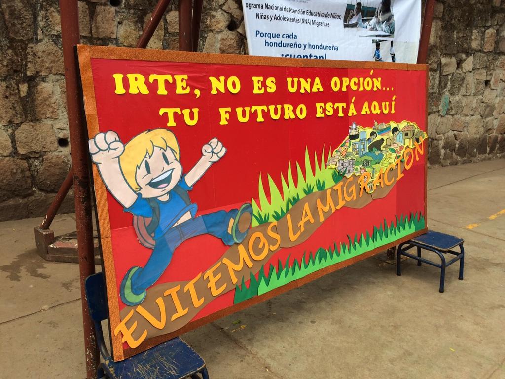 anagarciacarias's tweet photo. "¡Irte no es una opción...Tu futuro está aquí.Evitemos la #Migración!", mensaje de prevención en mes del #NoMigrante http://t.co/4s3euMLLCW