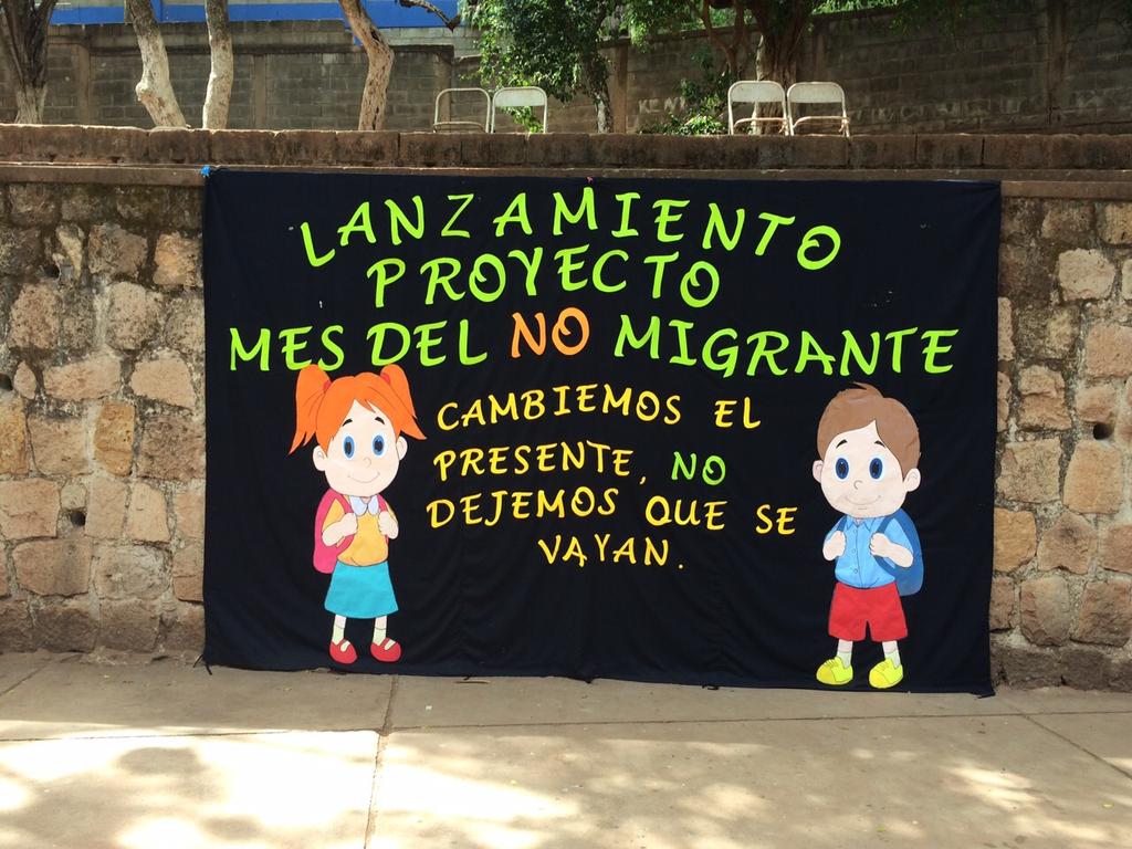 anagarciacarias's tweet photo. "¡Irte no es una opción...Tu futuro está aquí.Evitemos la #Migración!", mensaje de prevención en mes del #NoMigrante http://t.co/4s3euMLLCW