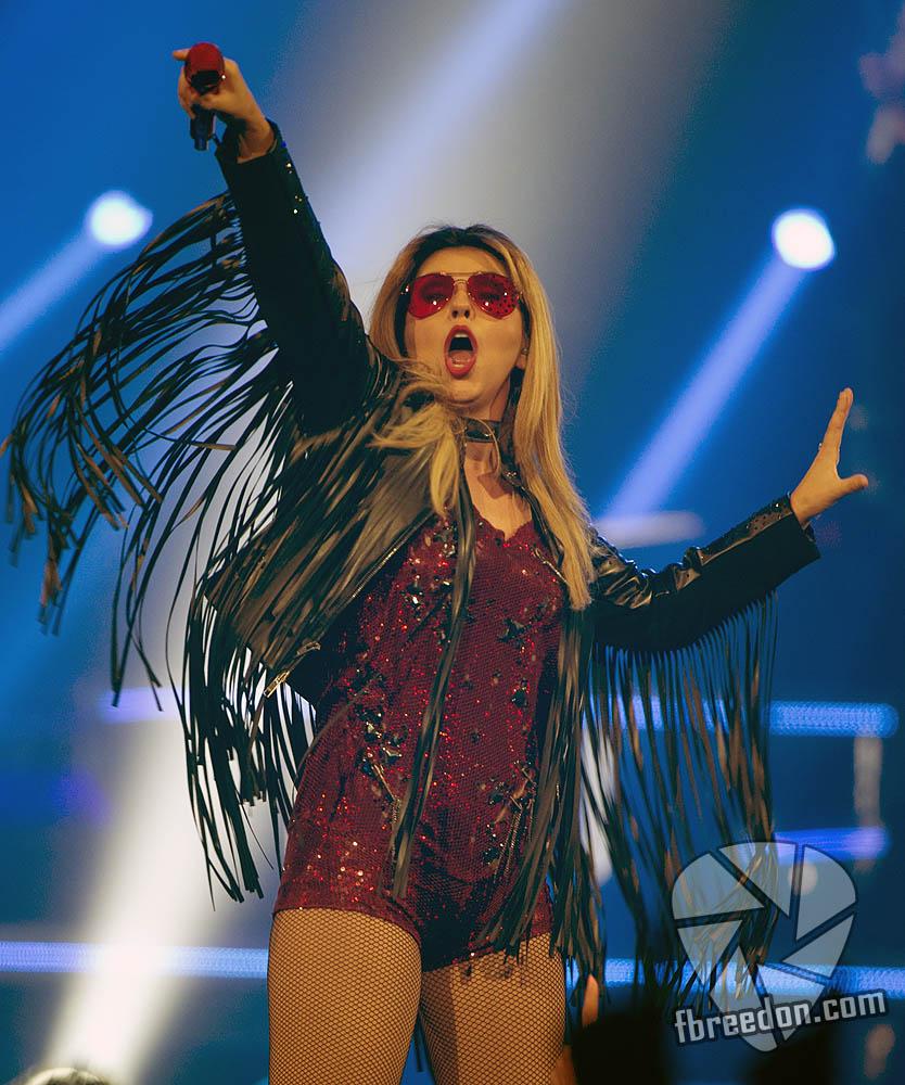BrdgstoneArena's tweet photo. So @ShaniaTwain killed it on Friday and blew the roof off #Smashville! Relive the show here: http://t.co/GaB4CbljcN http://t.co/Ja5bg9iCov