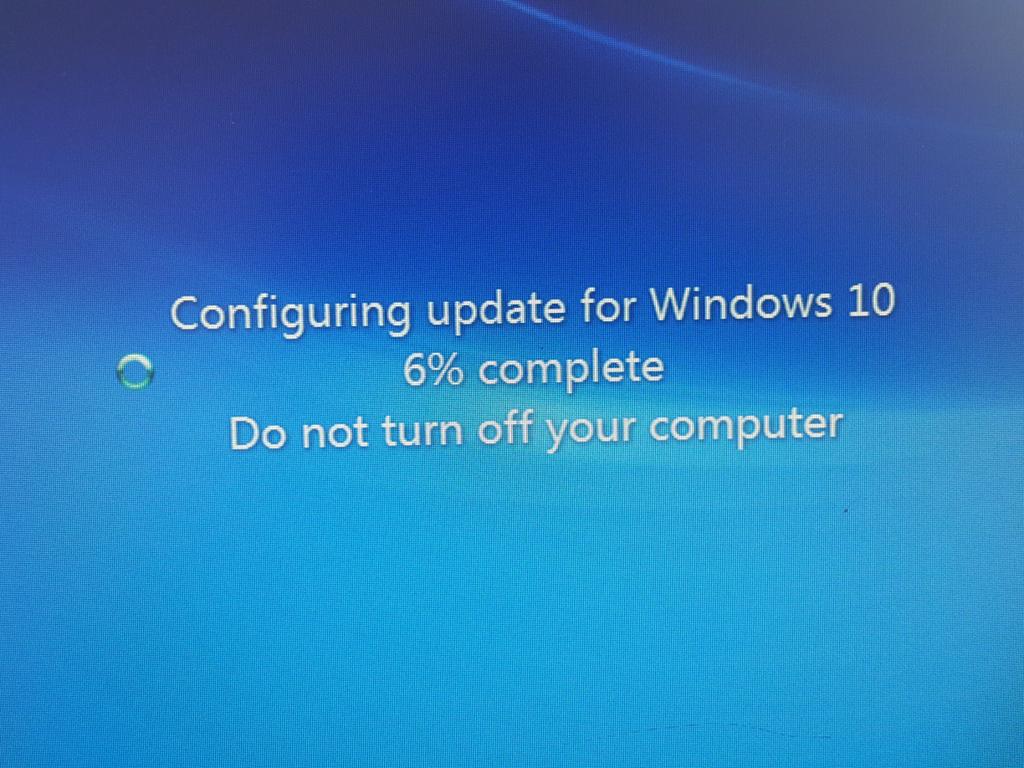 LiciousZee's tweet photo. Upgrading to #Windows10! I'm #GeekExcited lol
#kebetu http://t.co/CdJSgpR4Vm
