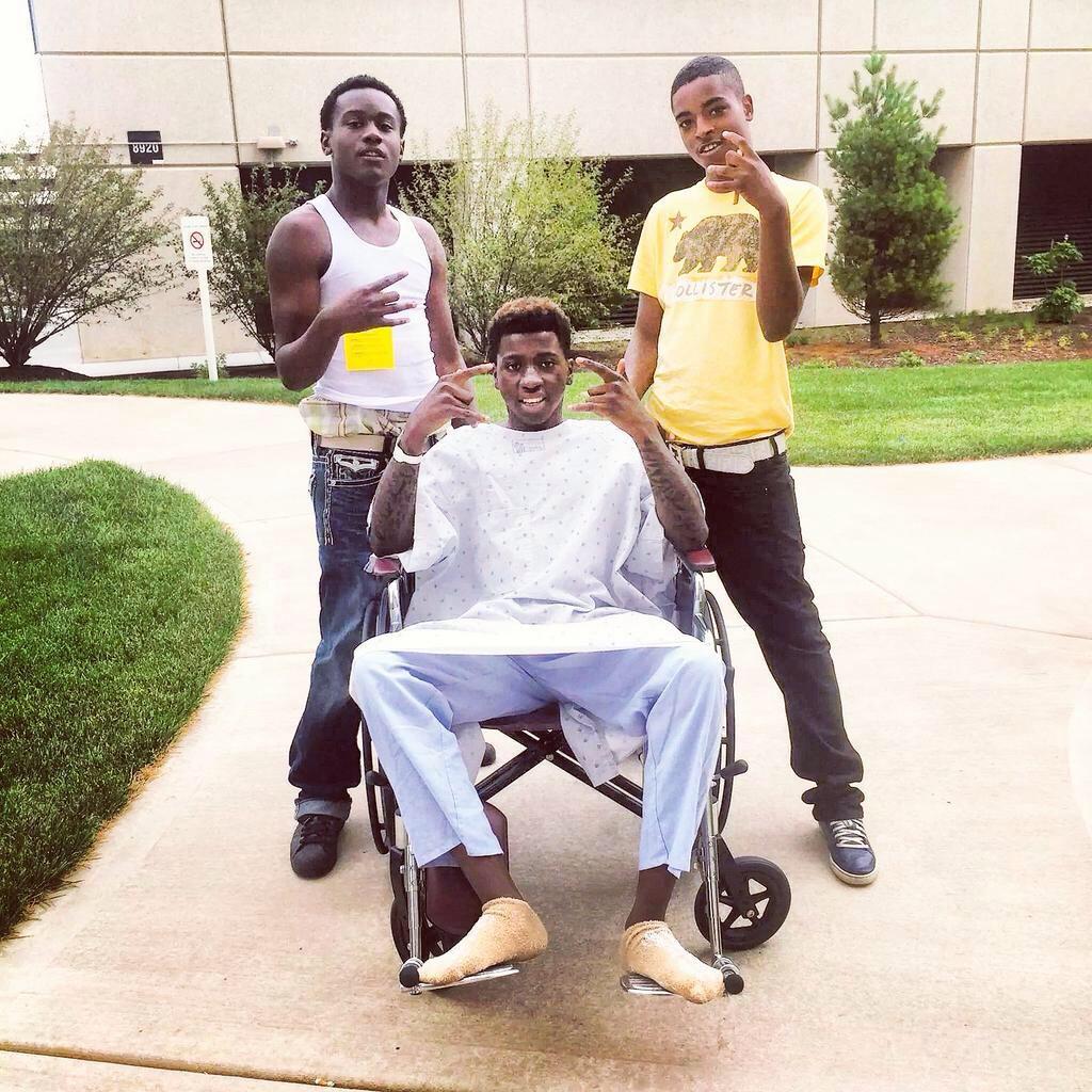 PlayaaBoss's tweet photo. These my real niggas god know I'll take a bullet for em anyday! #ShiestGang http://t.co/gkdOt54fQc