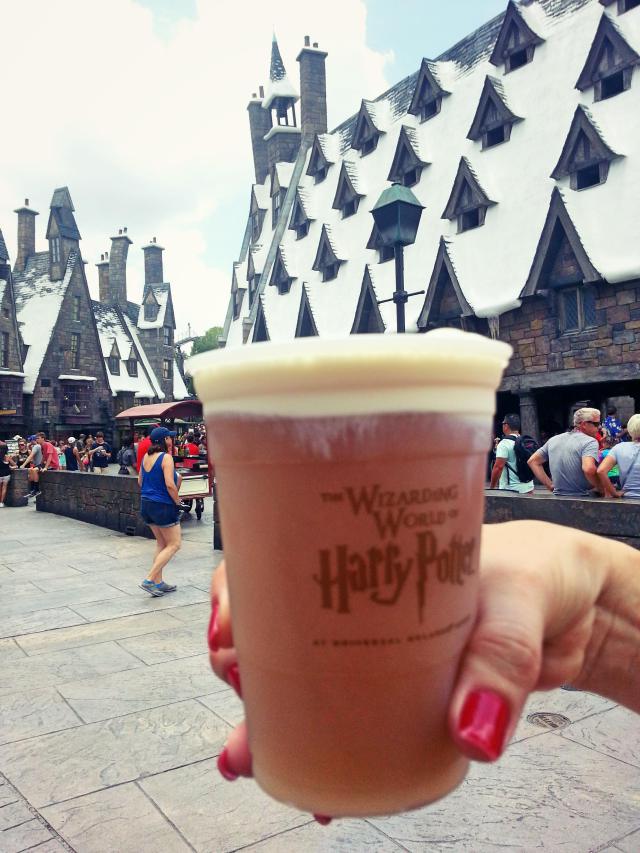 SaborTheSims's tweet image. Fãs de Harry Potter e Simpsons, confiram o post de hoje sobre as comidas da Universal: bit.ly/sts-universal