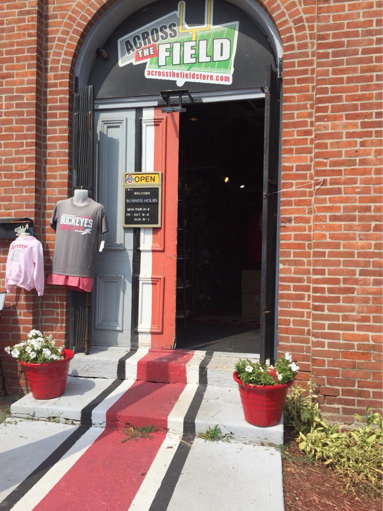 SweetStuffKla's tweet photo. Best entrance to an @OhioStAthletics store! O-H! #BuckeyeNation #buckeyeforlife http://t.co/jXEcMyUazG