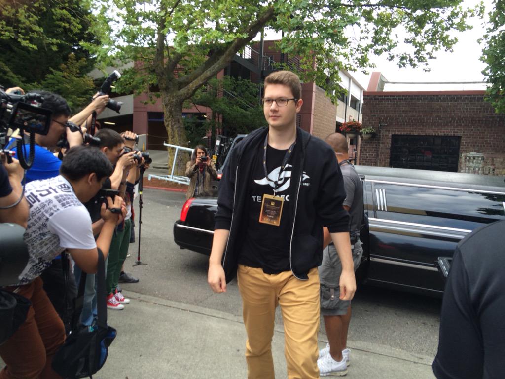 CLf92xLUwAEkL5x.jpg:large