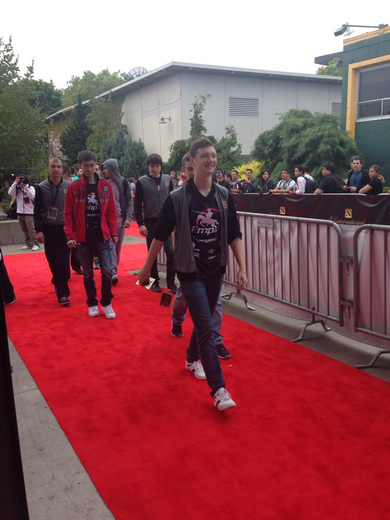 CLf9SvbUEAASrE9.jpg:large