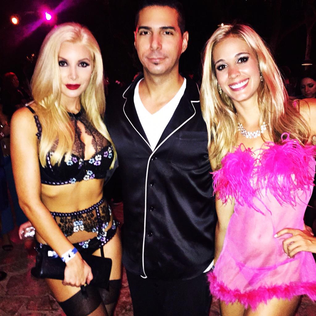 Lauren Compton on X: With the beautiful @kimfattorini and @samrhima at the  Playboy Mansion. #midsummernightsdream #sexy #playboyparty  http:t.coEq4iKPK4Ti  X