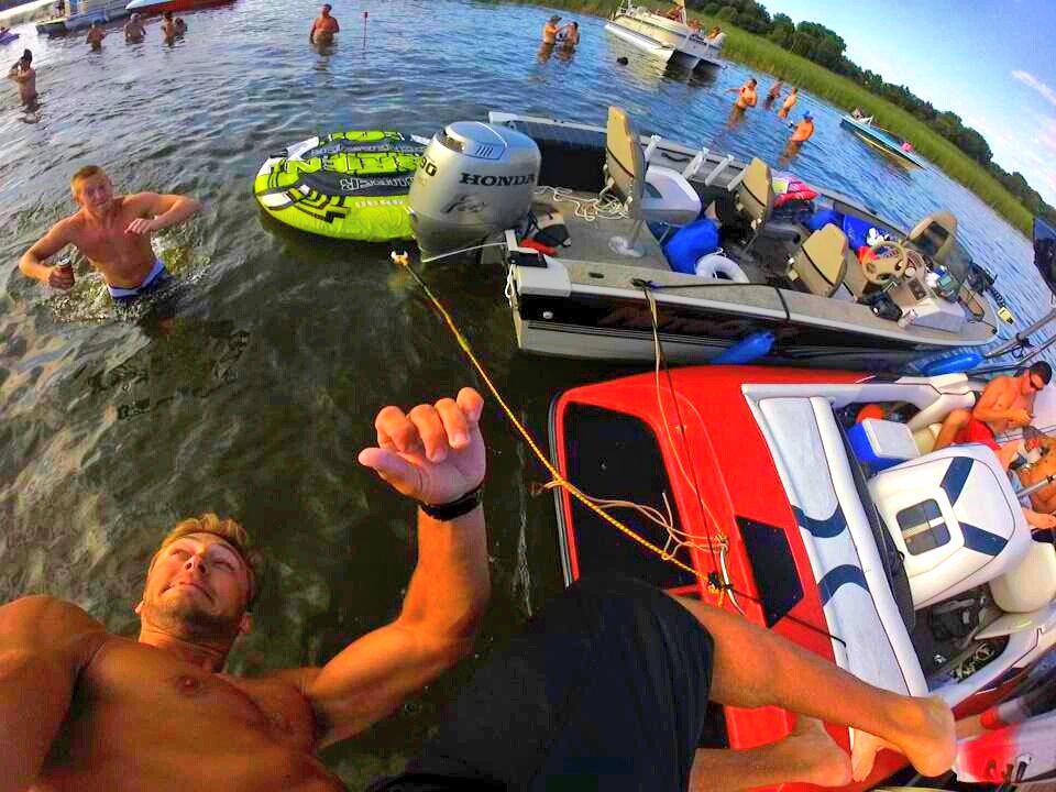 That_MrT's tweet photo. Catch me pup 🚤🌊 @shmooty_ http://t.co/Adu3eUvfx8