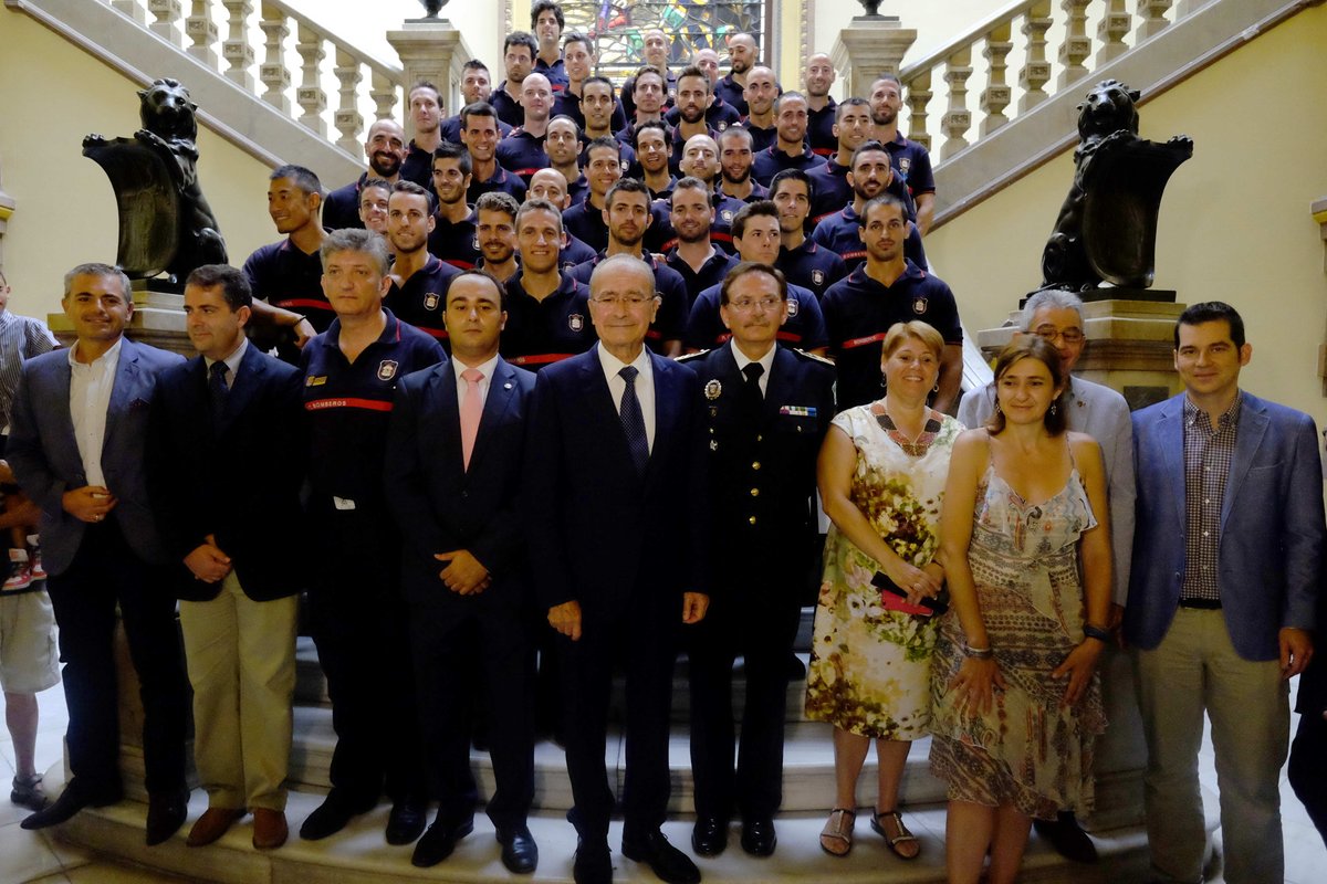 malaga's tweet photo. El Servicio de Extinción de Incendios de #Málaga amplía su plantilla con 37 nuevos bomberos http://t.co/gKTFV5TGA4 http://t.co/lUEBxYyL72