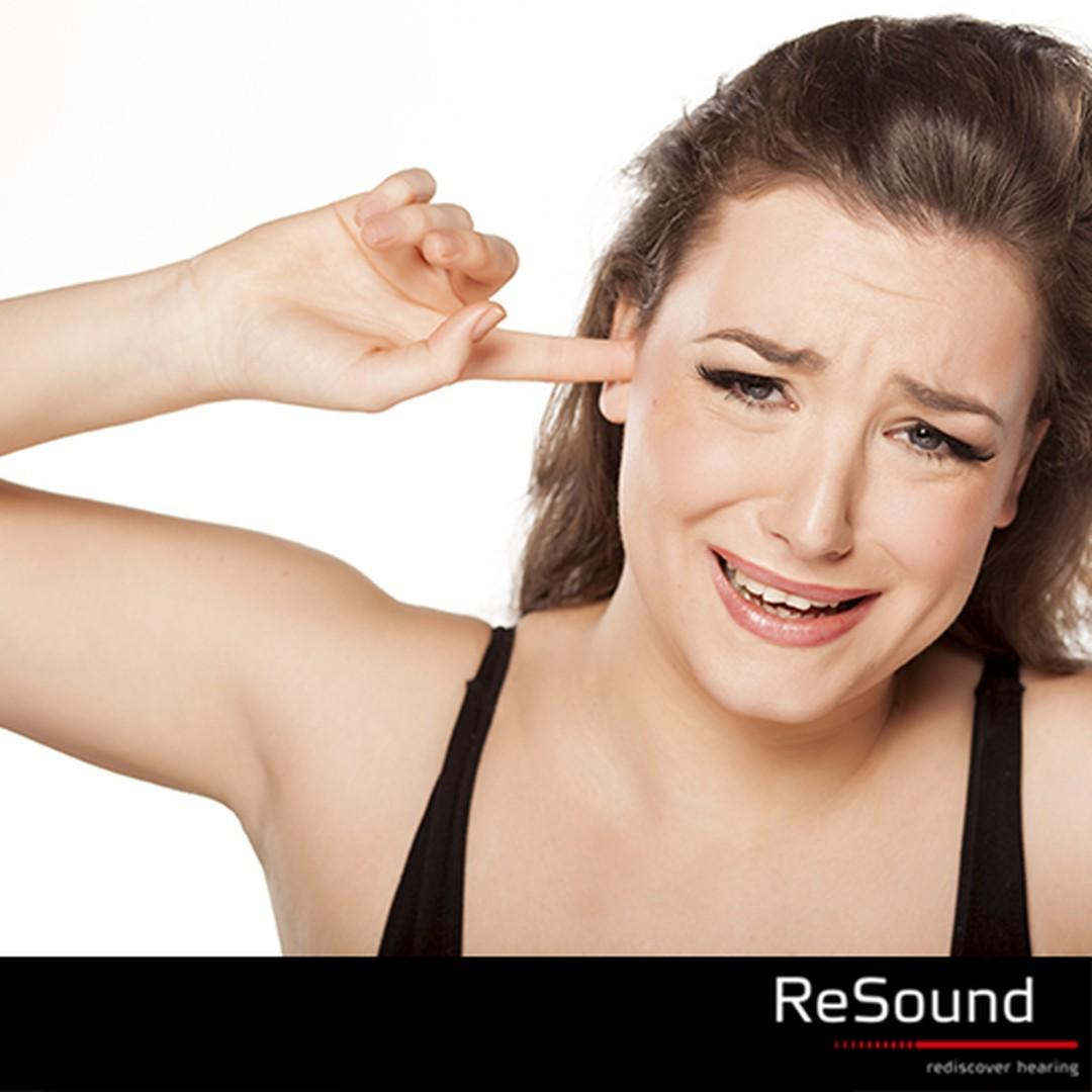 ReSoundBrasil's tweet photo. Cerúmen (cera) impactado: o que é? Leia sobre o assunto no nosso blog: http://t.co/ca1zOY05c1 http://t.co/wRomMzO7rl