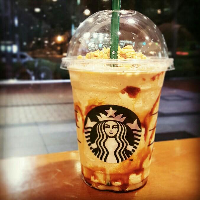 야밤에... (at <a href="/StarbucksKorea/">starbuckskorea</a> in 서울특별시) swarmapp.com/c/lbEVJqpim3y
