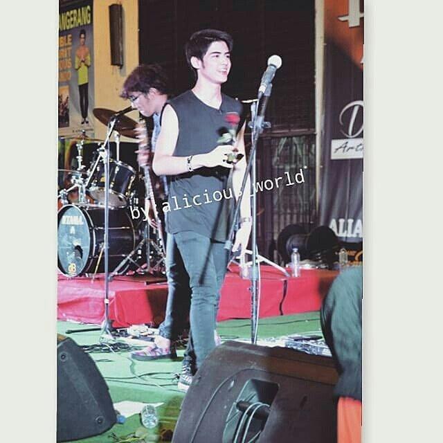 AliciousBaliFC's tweet photo. Mau juga dikasih bunga ayy http://t.co/Md7uqQYAfz