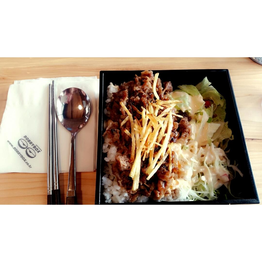 eymidizon's tweet image. Heaven! 💕

#bobbybox #casualkoreanfood #bulgogi