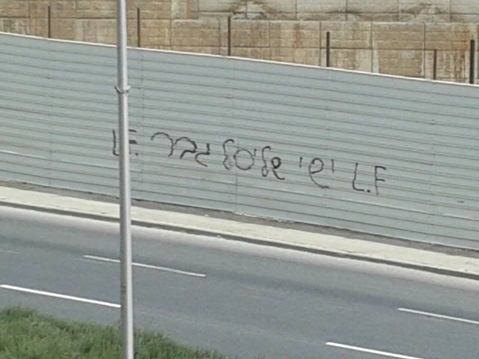 The man who stabbed 6 and killed a teen has graffiti lauding him all over Israel CLfO8BvUEAE8Dmx