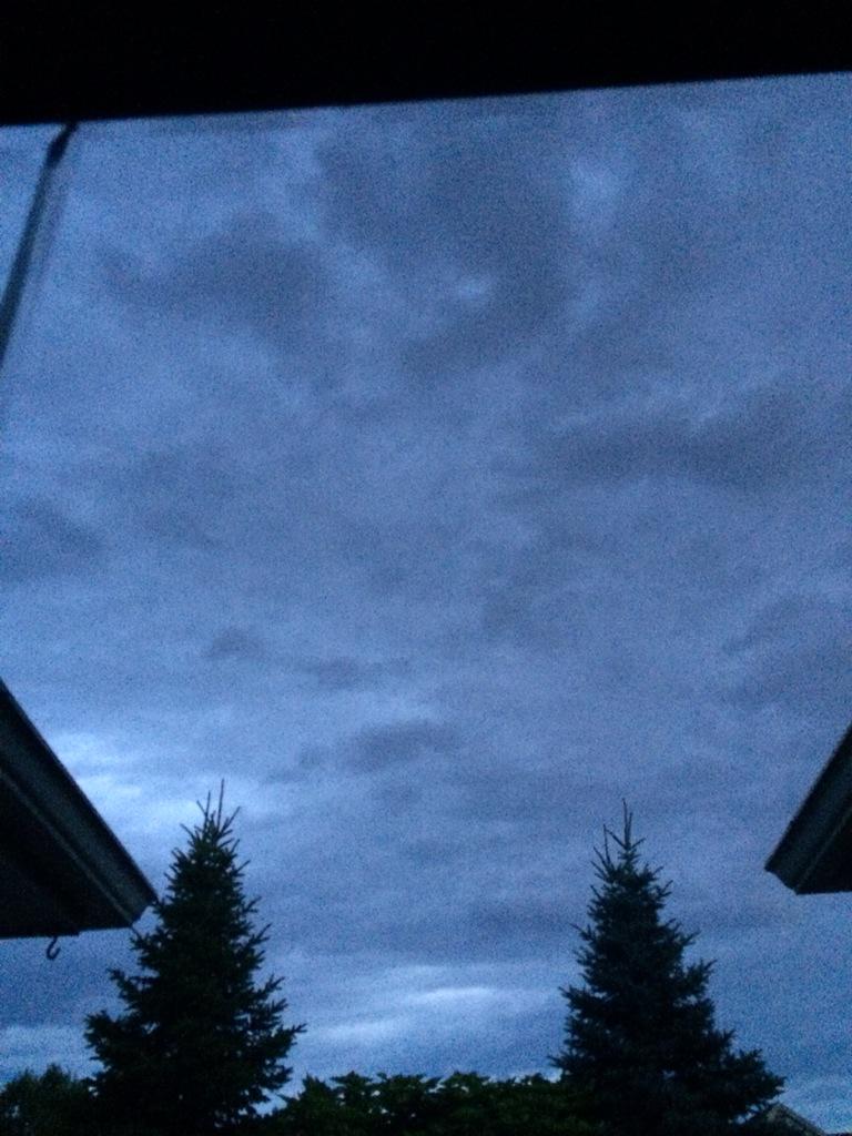 JenniferWruble's tweet image. Just b4 the major storms rolled in. #gratefulnodamage #stillhavepower 🙏😊