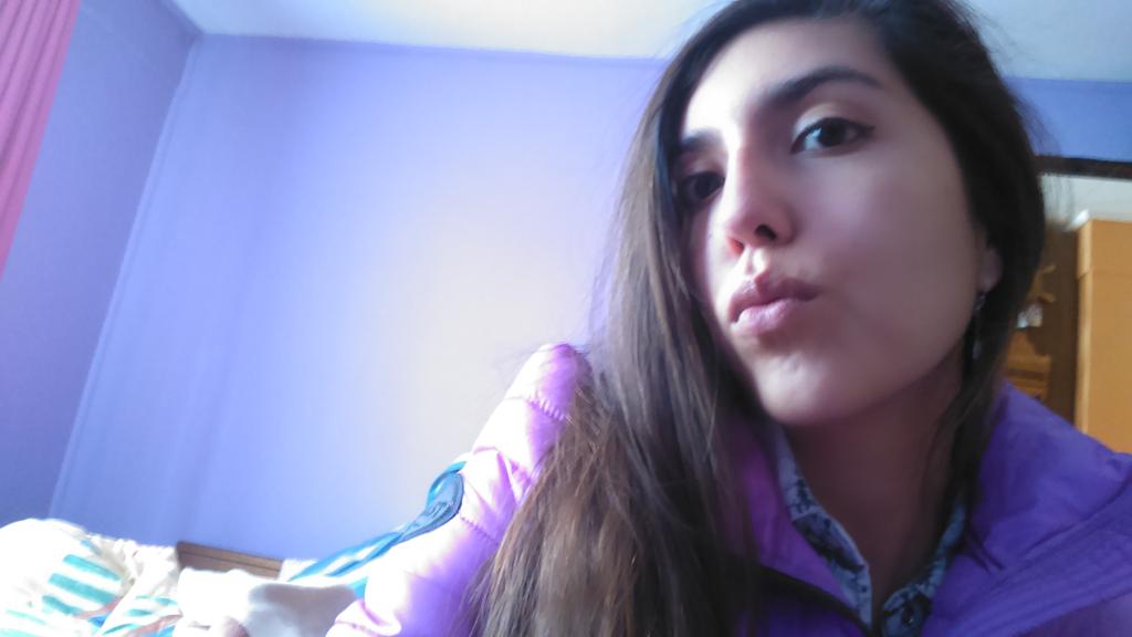 nicoleconefinal's tweet photo. #colorshowkiss @MaybellineChile http://t.co/uPzxdR7KPn