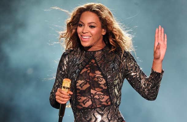 Beyoncé betaalt bijna drie ton voor paar schoenen. tvgids.nl/artikel/90500/…