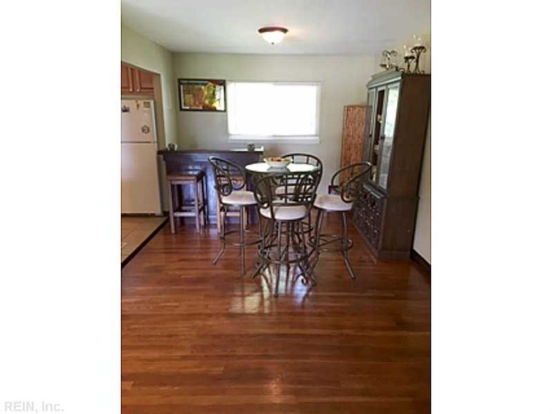 RealestateHER0's tweet photo. BUYER NEEDED! 3504 Cedar Lane,Portsmouth3 BR.1.5 Ba...Call 757-515-6769
#DevonDempseyRealtyGroup http://t.co/0kJSnmFIdE