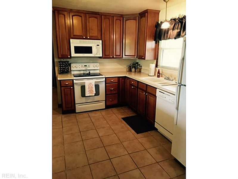 RealestateHER0's tweet photo. BUYER NEEDED! 3504 Cedar Lane,Portsmouth3 BR.1.5 Ba...Call 757-515-6769
#DevonDempseyRealtyGroup http://t.co/0kJSnmFIdE