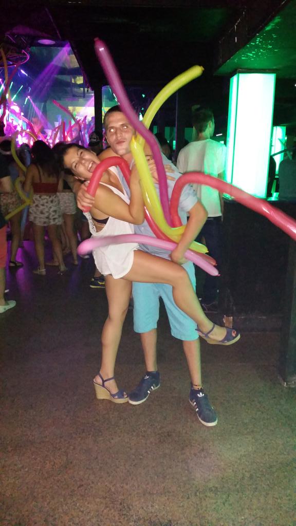 alberto92crazy's tweet photo. @DrBellido una puta máquina anoche en #BacarraGandia un fieston que te cagas, el y sus enfermeras. http://t.co/dEahNMkgSM
