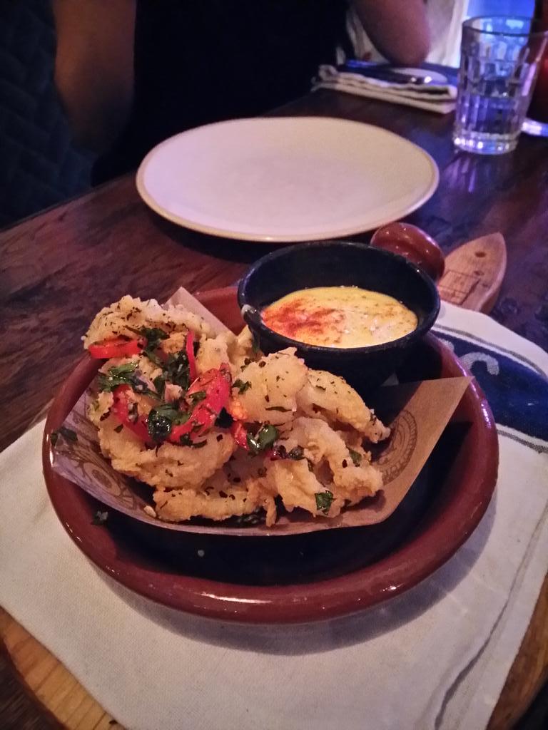 yau_ml's tweet photo. Best surprise dinner ever! #freshpasta #goodfood #bachelorette #ILoveJamie @jamieoliver @JamiesItalianHK http://t.co/uTWUDRvKiV