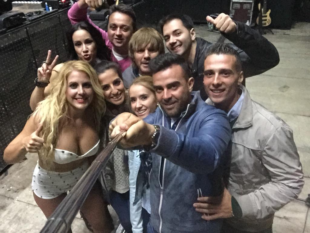 Unos genios!Gracias por esa gran noche!!! <a href="/OAzabache/">Orquesta Azabache</a> @laurafdzgarcia <a href="/Martin3GS/">Martín García</a> @uncuentoparati1 @tunanto <a href="/gminola/">Gustavo Minola</a> !!