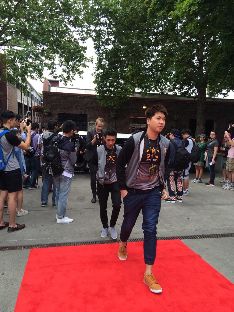 CLf_f87UEAAnRQ5.jpg:large