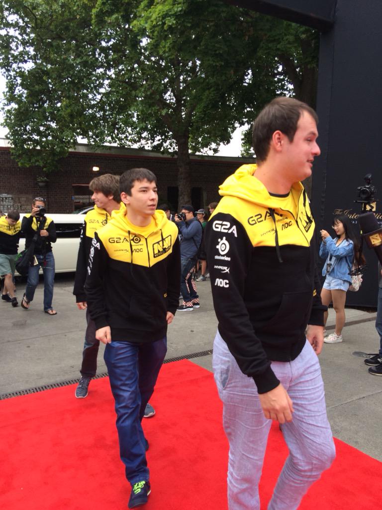 CLf_f88UMAAQtxY.jpg:large