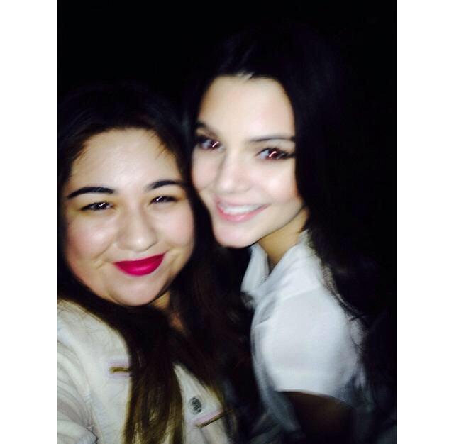 tothebeyhive's tweet photo. I DID THIS AND I MET HARRY AND KENDALL ON THE SAME DAY OMG http://t.co/ZxaAvykjrU