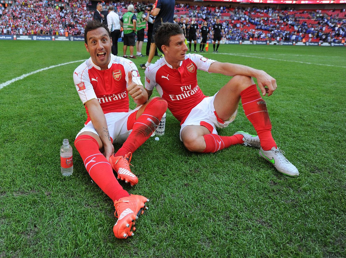 Arsenal's tweet photo. GALLERY: Check out our exclusive pictures as @Arsenal celebrate winning the Community Shield: http://t.co/5UkaYHWlRf http://t.co/DQmHTWMhIb