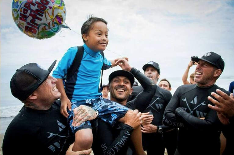 Aulta_surf's tweet photo. Blog post: Using the healing powers of the ocean to help kids w/ special needs @awalkonwater1 http://t.co/sYtIXYeEjR http://t.co/KATHRBVpiP