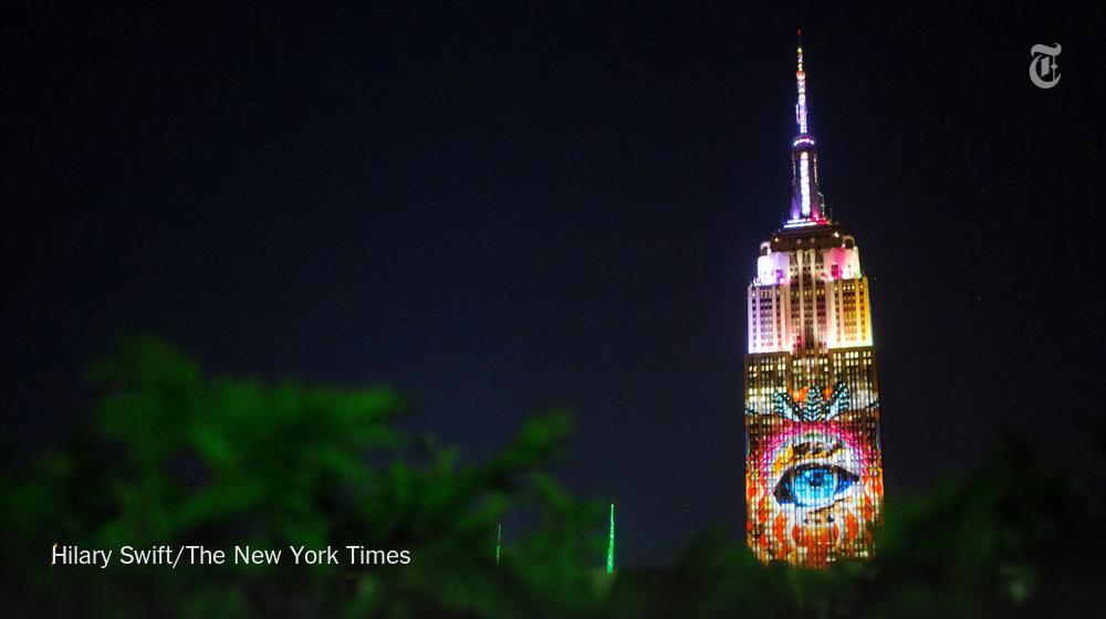 nytimes's tweet photo. Giant images of endangered species were projected on the Empire State Building on Saturday http://t.co/HViCTZYkKT http://t.co/FKVS88q5Ba