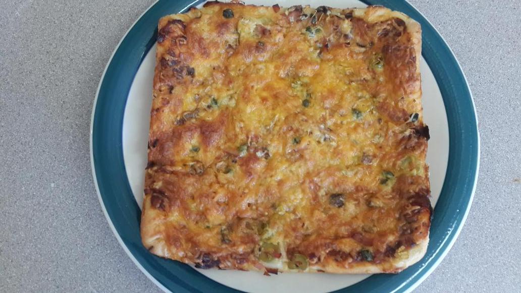 TeamGeeGeesUBM4's tweet photo. #easypizzadough 1 cup Greek yoghurt 1 cup self raising flour that's it #yummyfood #yummy try it in your #cobb #ubm4 http://t.co/H8wl7F3EWk