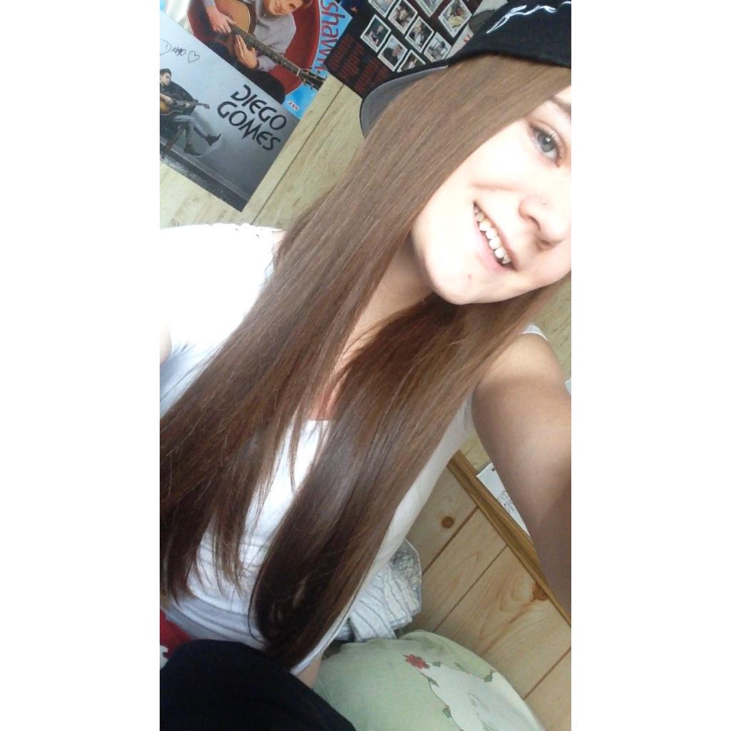 ayexchay's tweet photo. #SebisAFlopButMyFaceIsnt 

Tagged by @janosftolzanski http://t.co/QqdA8ufzNQ