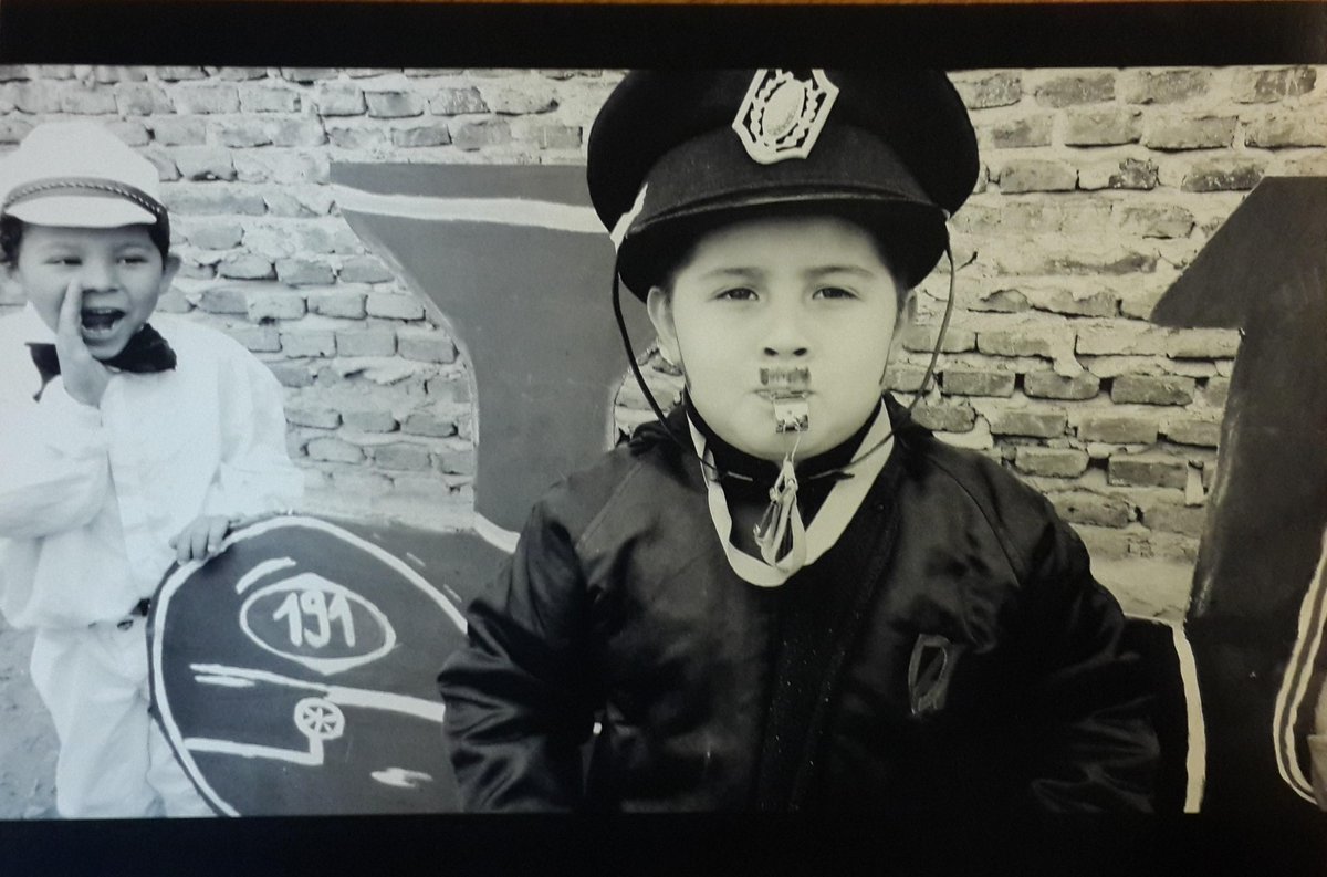 CertamenMosconi's tweet photo. Los chicos de la Escuela Azurduy #VGG recreando al maquinista Savio y la locomotora 191 La Emperatriz. Cat.fotografía http://t.co/bCykJ5djqU