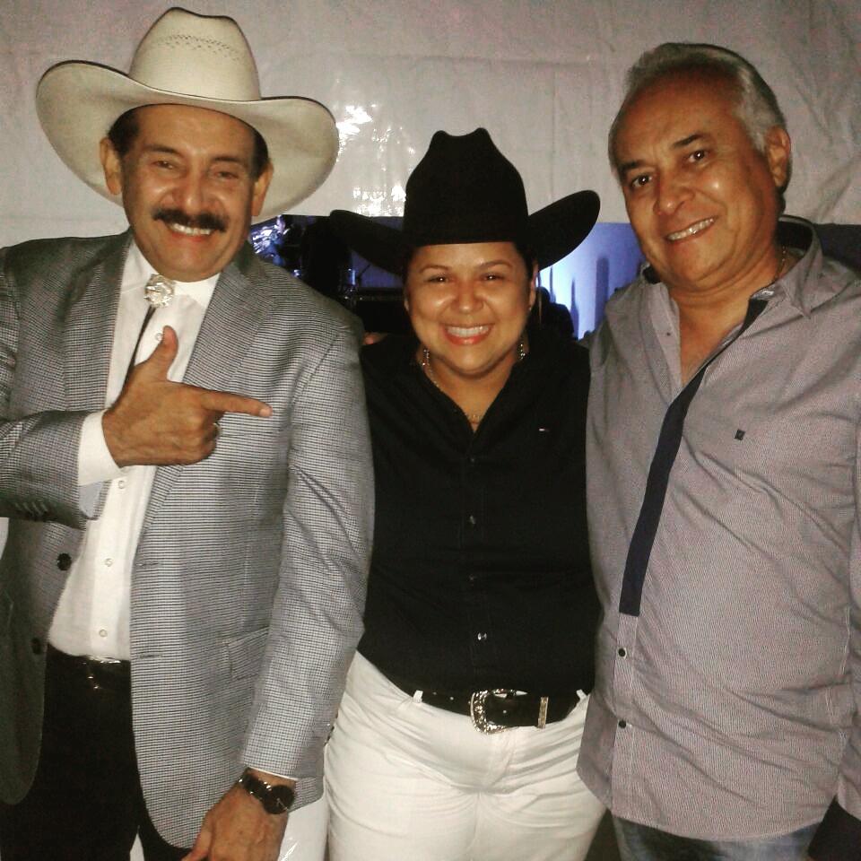 Con el duo de la historia <a href="/El_Cantaclaro/">cantaclaro</a> Armando Martinez y @salvadorgamboacompositor