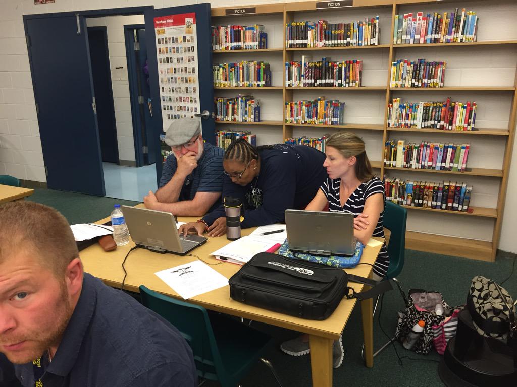 6thGradeFalcons's tweet photo. Leaders getting training on IC grade book and their understanding of the purpose of grading. #digdeeperRF6A http://t.co/I6CatWsU9r