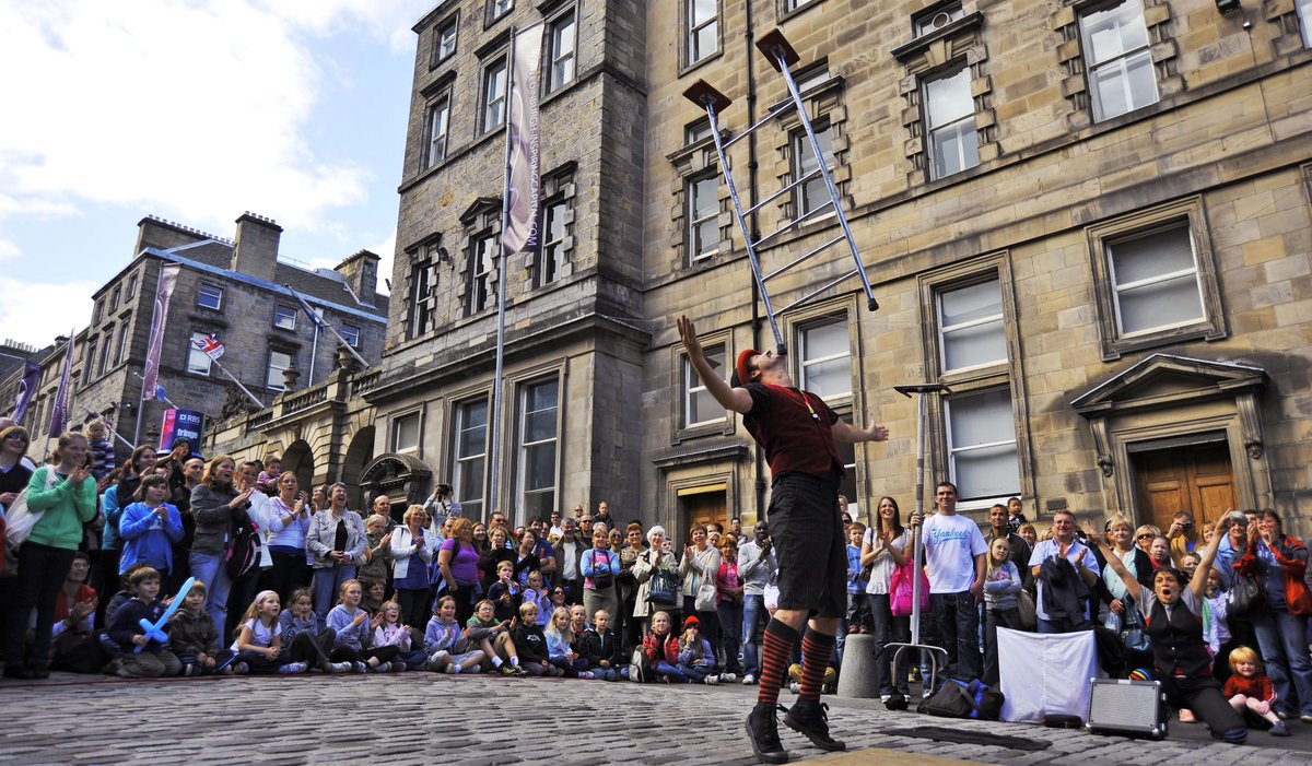wanderant's tweet photo. Time for the biggest #art #festival in the world! 7th of August,Edinburg http://t.co/spLbHti9gI http://t.co/ciDBD6uDnD