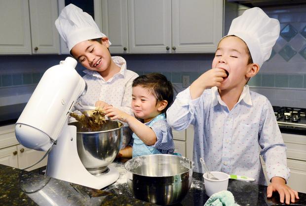 islandpacket's tweet photo. These three #HHI brothers are saving the world one cookie at a time http://t.co/FRKcJa8jRr http://t.co/wynRHtLXAZ