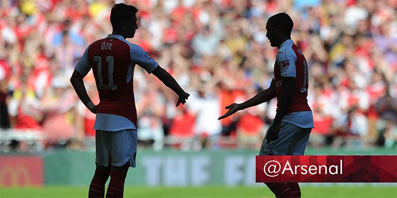 Arsenal's tweet photo. .@Arsenal together... http://t.co/thPBKSbLYS